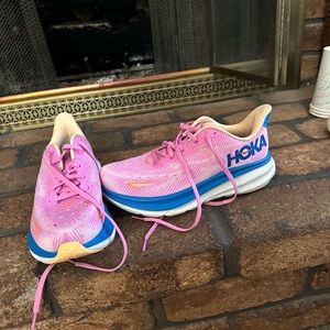 Hoka Clifton 9 running shoes, Sz 7.5 B